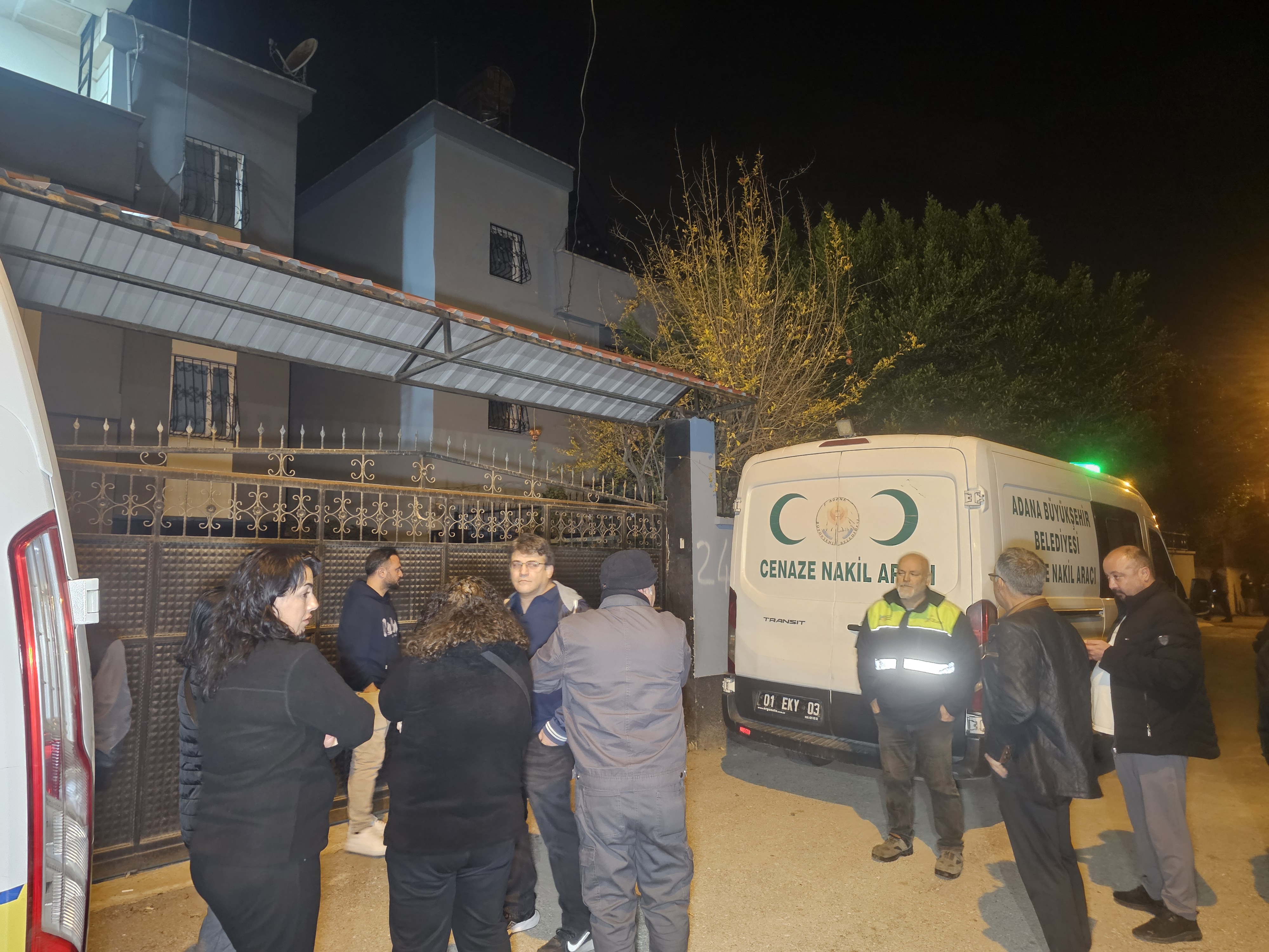 Adana'da biri engelli iki çocuğunu öldürüp, intihar etti