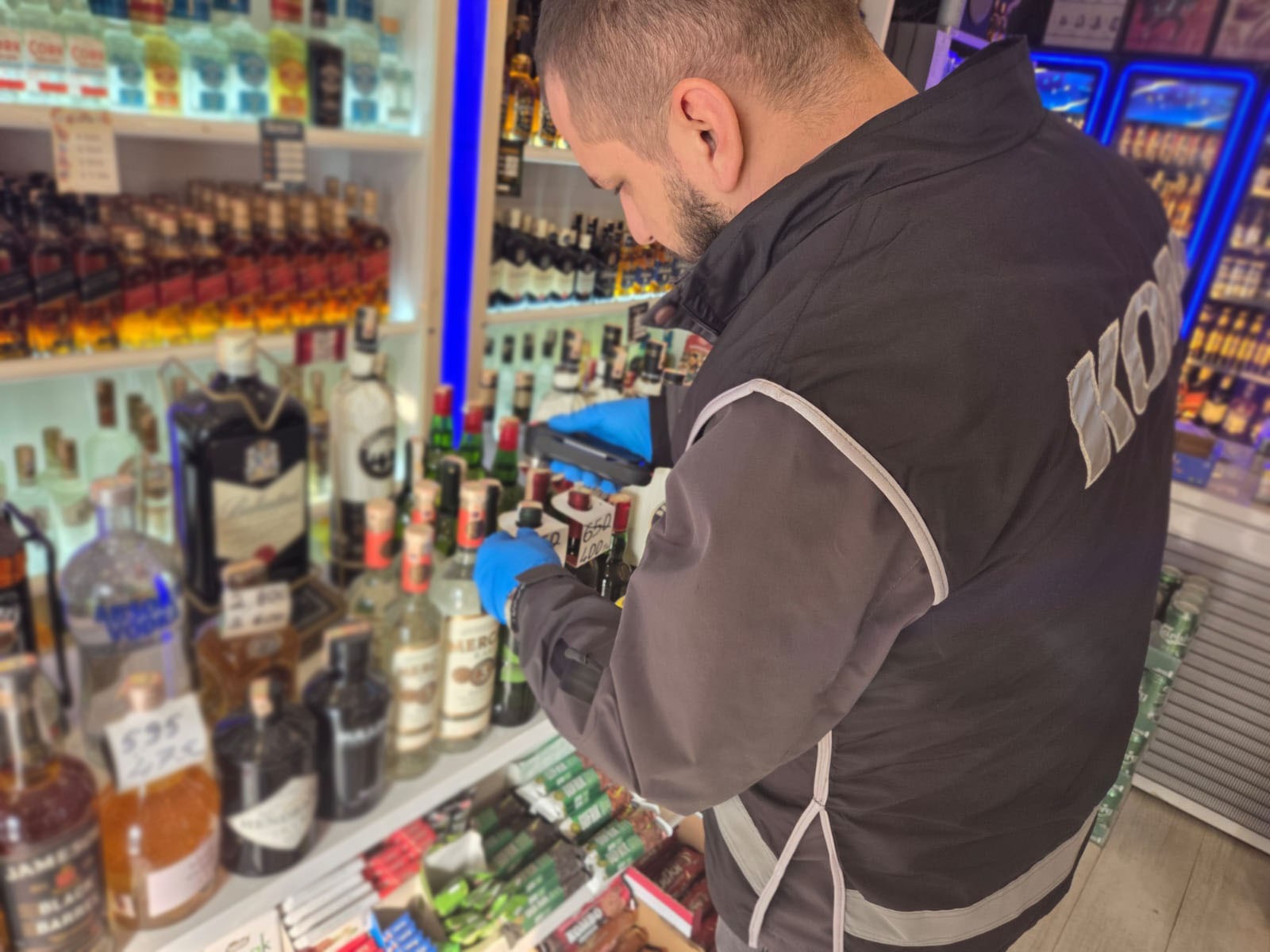 KONYA EMNİYETİNDEN YILBAŞI ÖNCESİ ‘KAÇAK-SAHTE ALKOLLÜ İÇKİ’ DENETİMİ