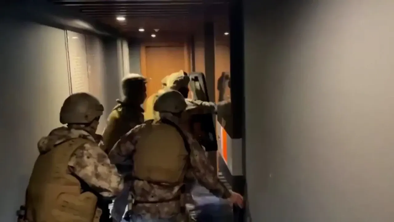 Konya dahil 10 ilde dolandırıcı operasyonu! 29 şüpheli yakaladı