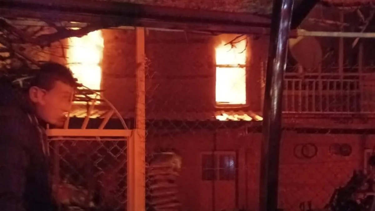 BEYŞEHİR'DE KORKUTAN YANGIN: İKİ KATLI EV KÜL OLDU!