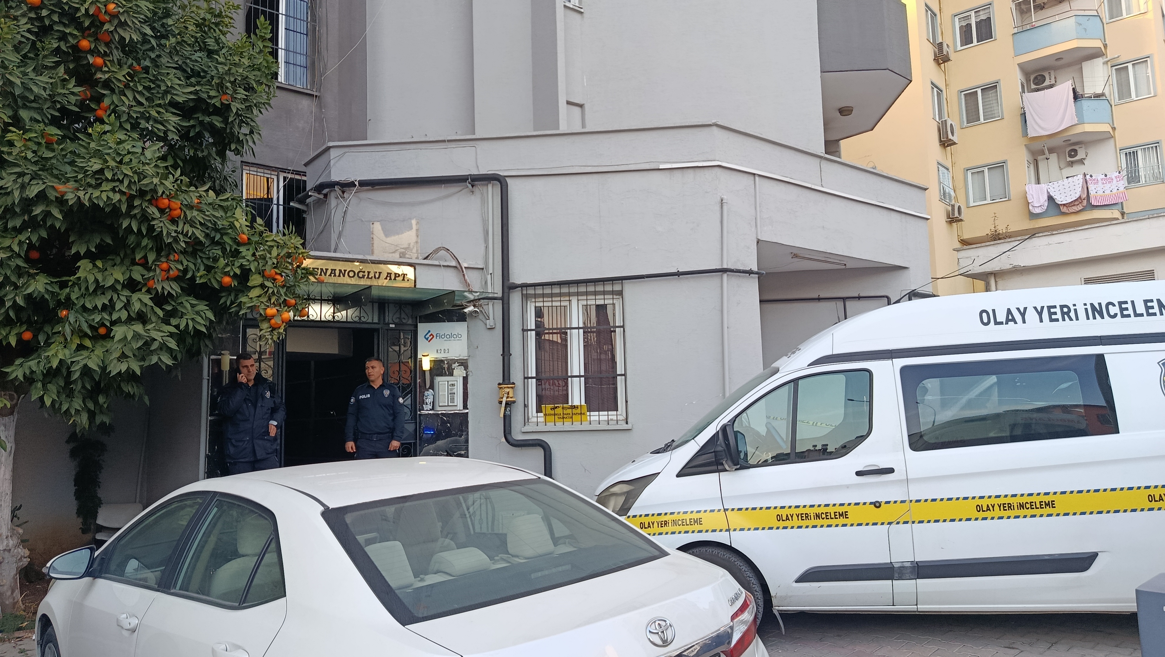 Adana Parasını ödediği evi alamayınca müteahhidin oğlunu öldürüp, yaşamına son verdi