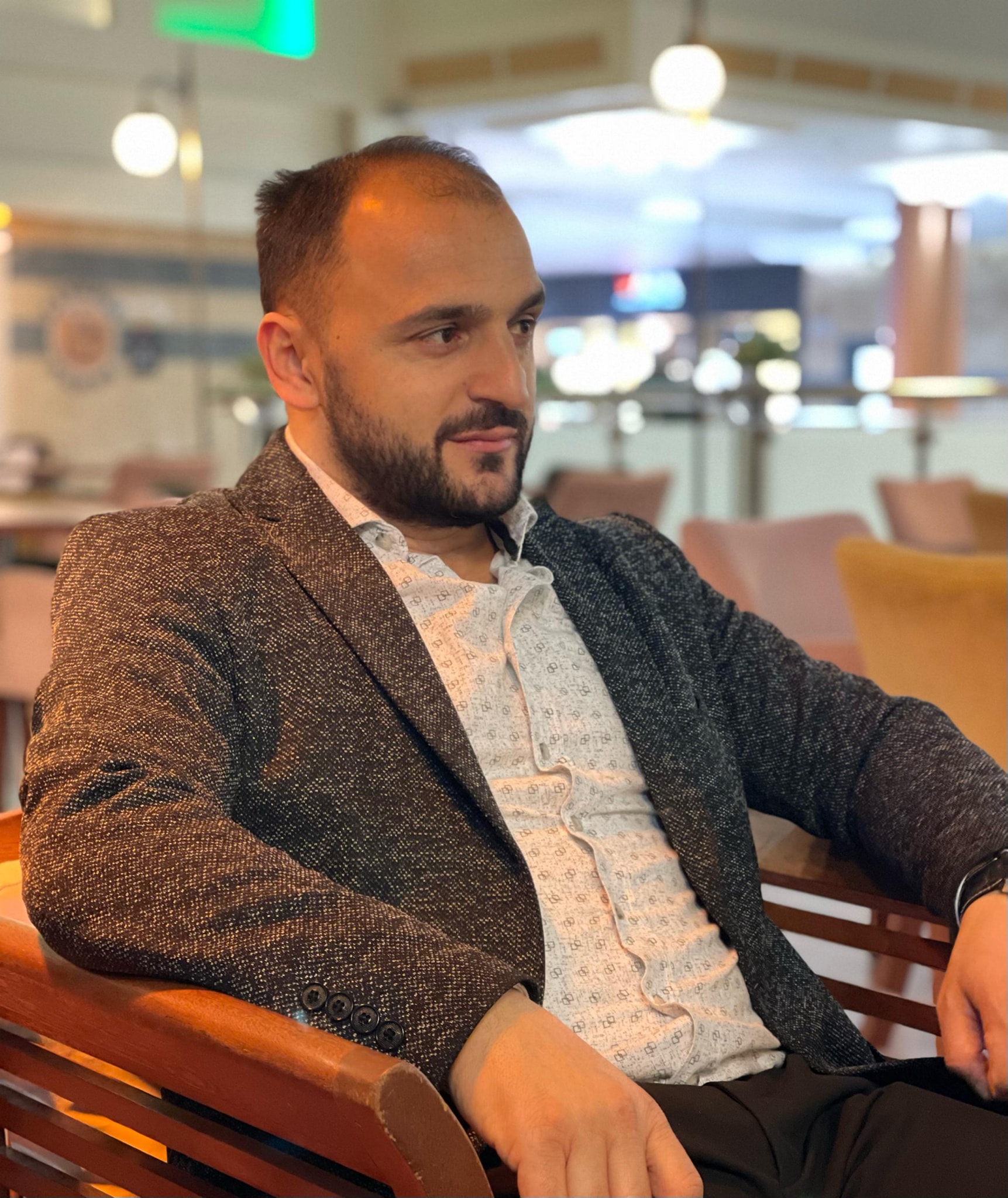 Eski belediye başkanı, bıçaklı saldırıda öldürüldü 