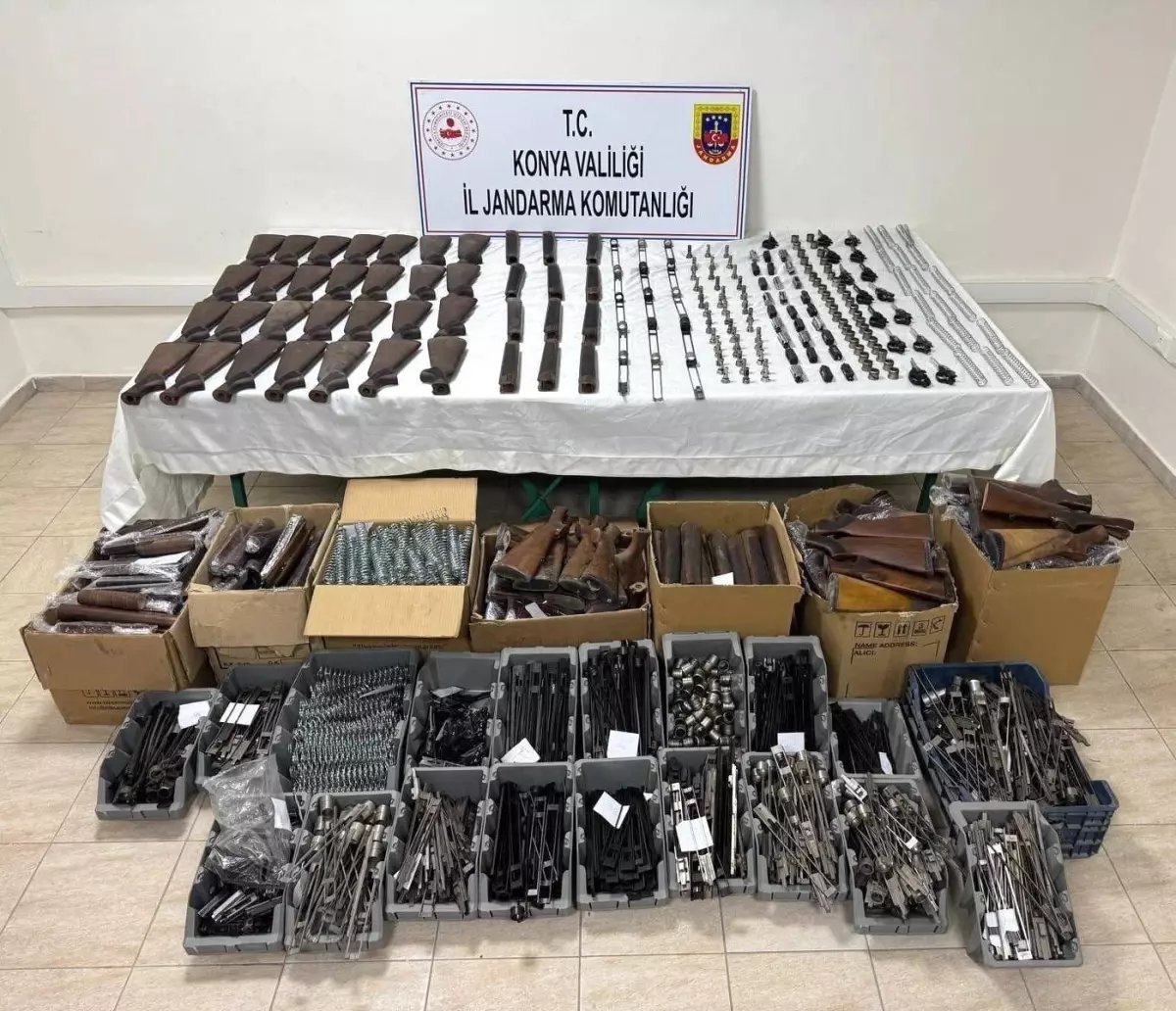 Beyşehir'de Jandarmadan Silah Kaçakçılığı Operasyonu: Binlerce Parça Ele Geçirildi
