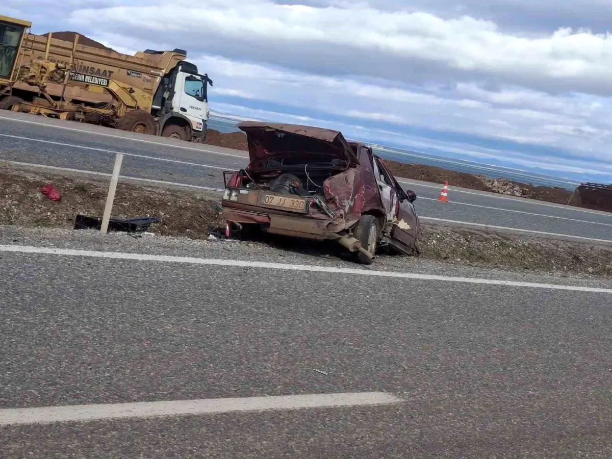 Beyşehir'de Kontrolden Çıkan Araç Takla Attı 2  kişi  yaralandı 