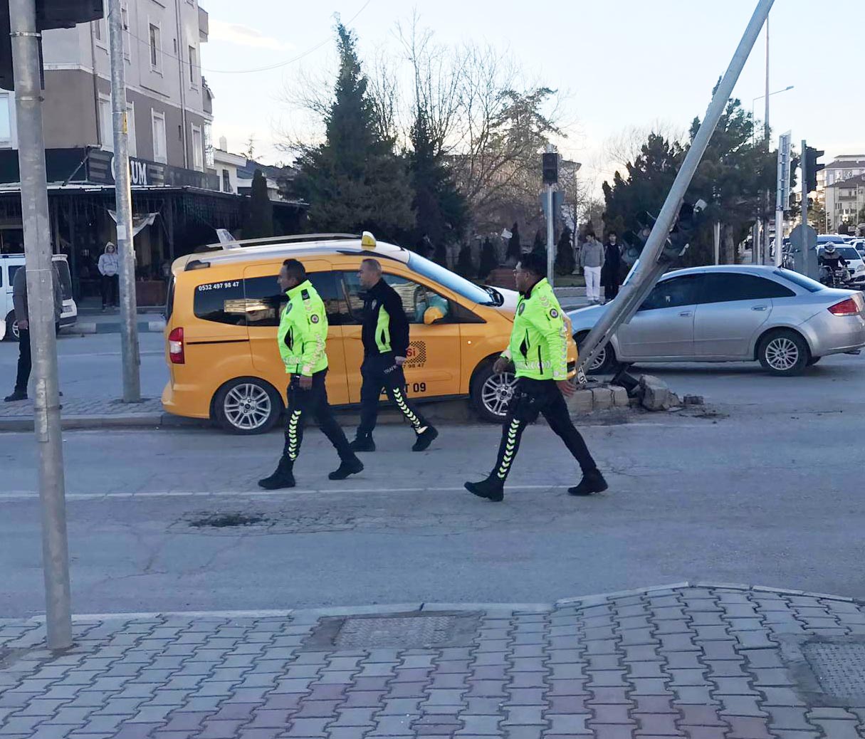 Direksiyonda kalp krizi geçirip, kaza yapan taksi şoförü öldü