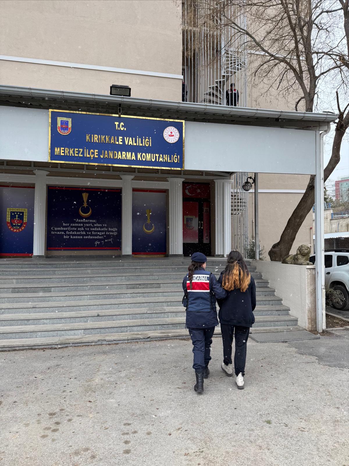 17 ayrı suçtan 80 yıl hapis cezası bulunan firari kadın Kırıkkale’de yakalandı