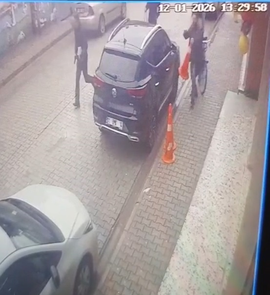 Adana -Çocuğunun eski öğretmenini darbedip, tabancayla ateş eden şüphelinin 20 suç kaydı varmış