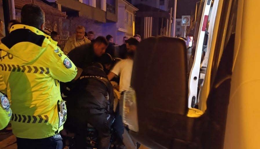 Kafede 2 müşterinin yaralandığı silahlı kavgaya ilişkin baba ile 2 oğlu tutuklandı