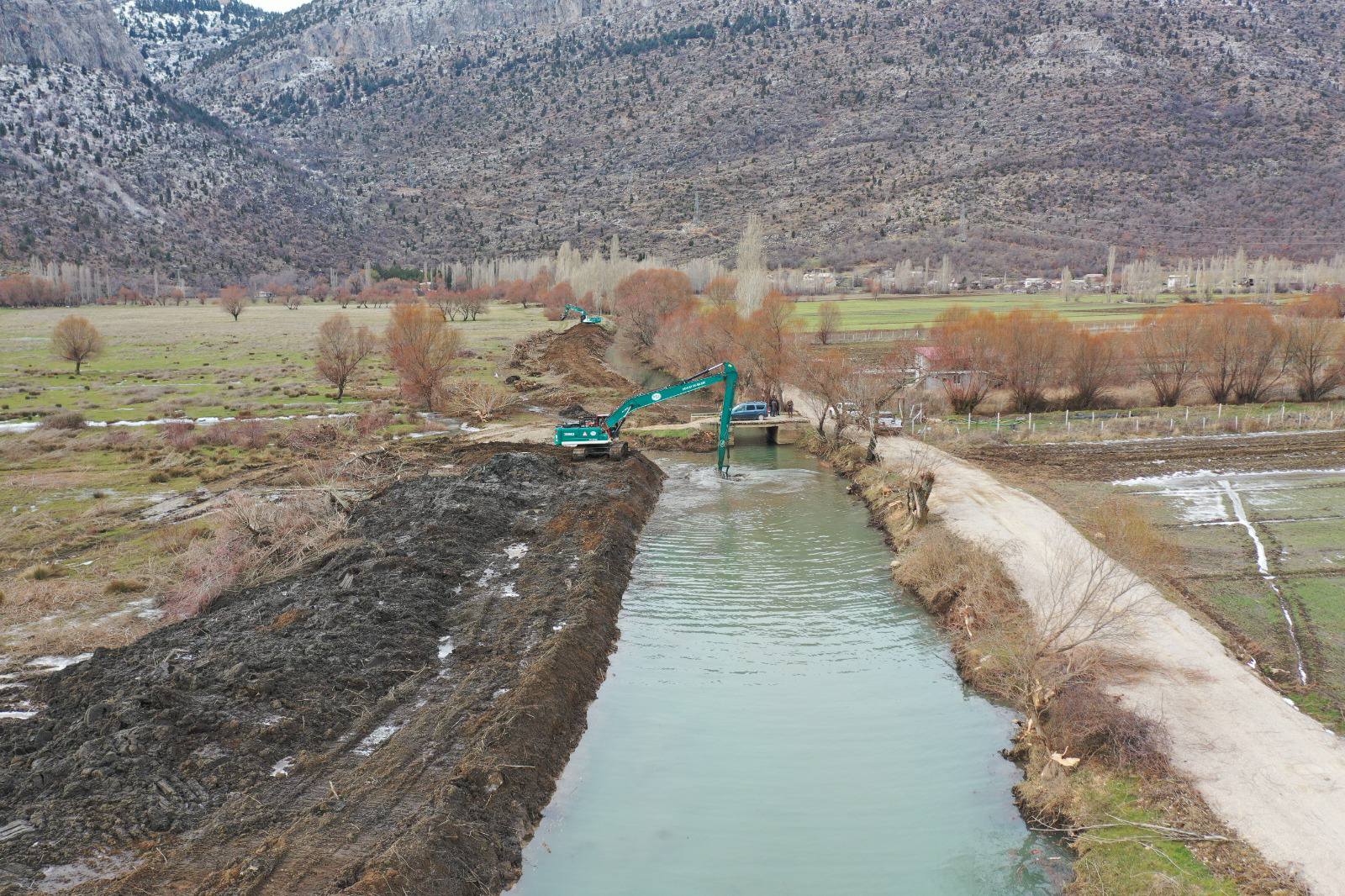 Seydişehir'deki Taşağıl Elmasut Kanalında Temizlik Seferberliği