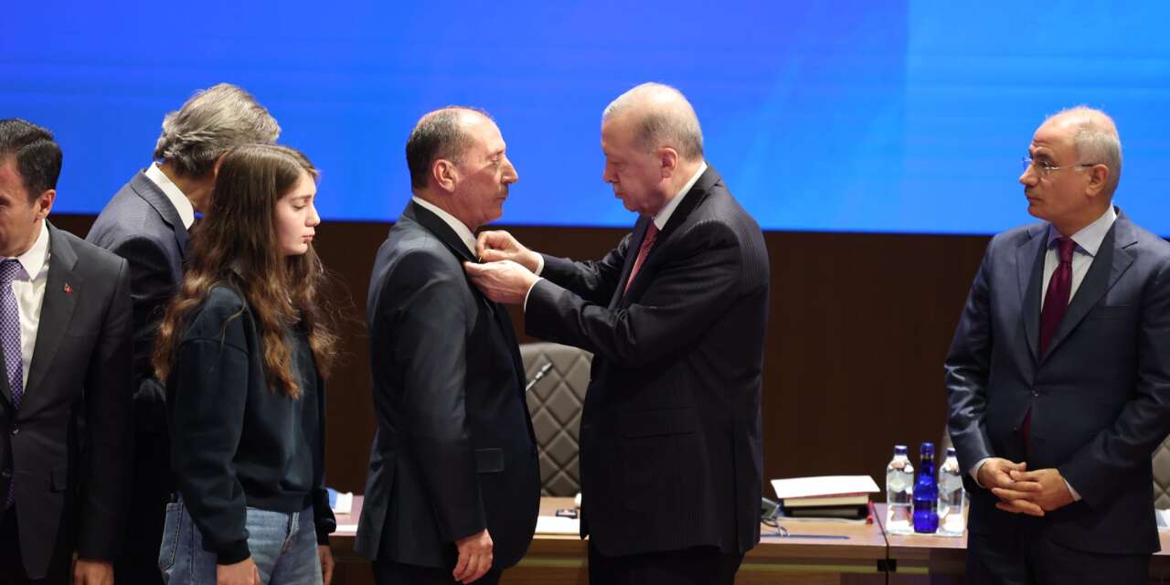 Konya'da bir belediye başkanı daha AK Parti'ye katıldı.