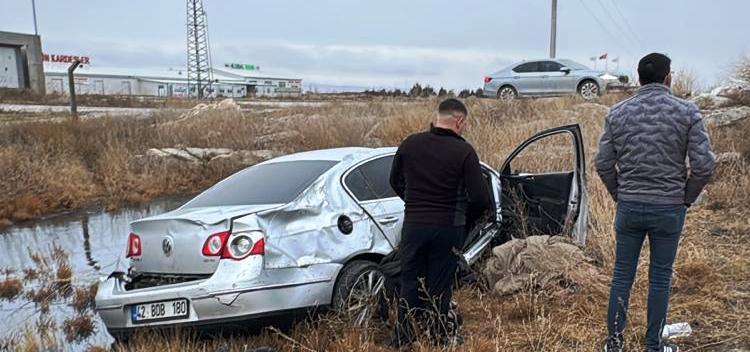 Konya'da Otomobil Yoldan Çıktı: 1'i Ağır, 4 Yaralı