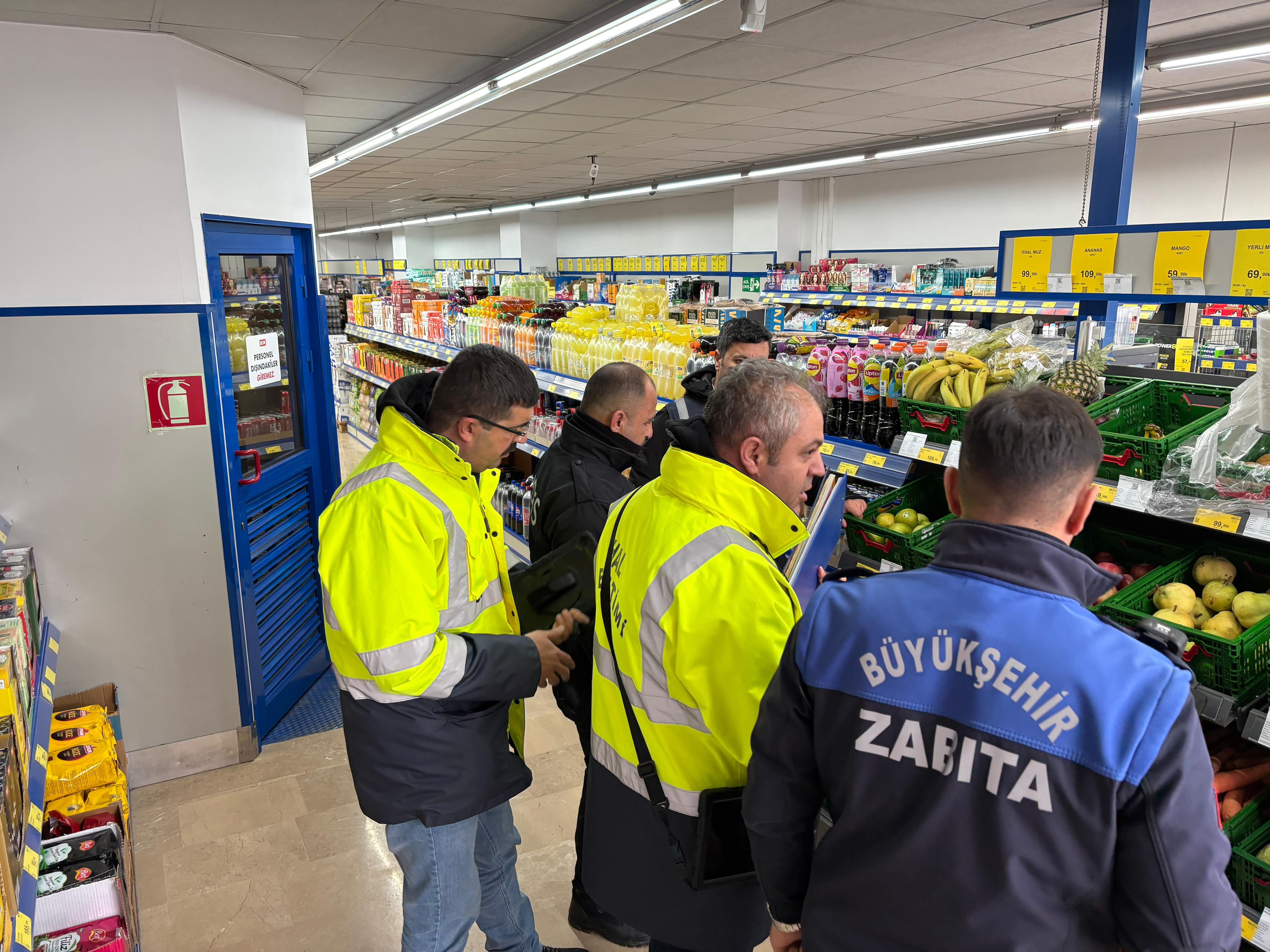 KONYA’DA YAŞ SEBZE VE MEYVEDE FAHİŞ FİYATLARA KARŞI DENETİMLER SÜRÜYOR