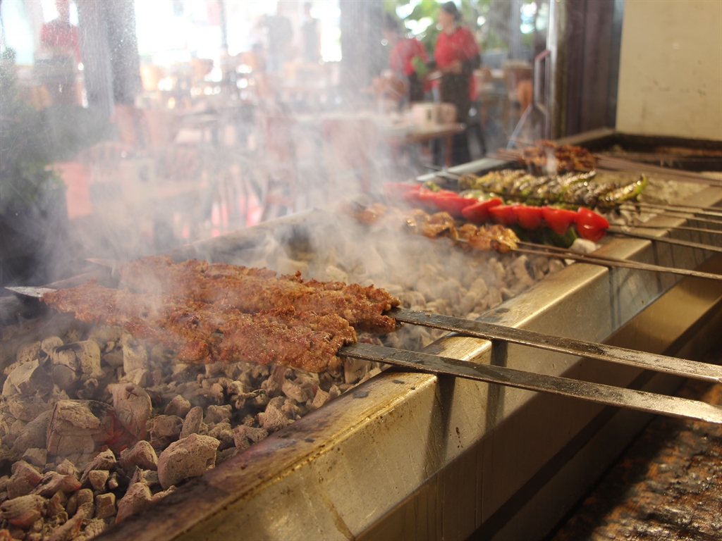 Adana- Sabah ciğer, öğlen kebap, gece şırdan yiyen Adanalılara 'obezite' uyarısı