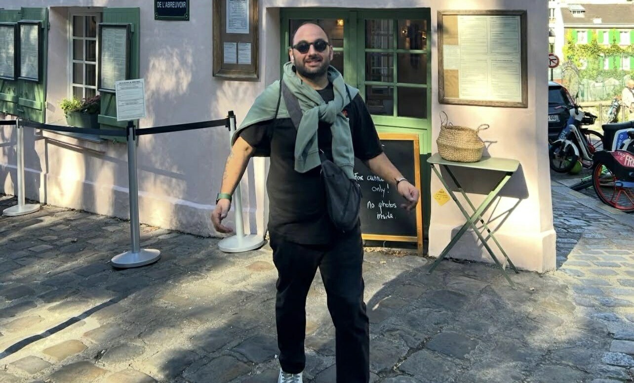 Kaza yaptığı yere geri dönerken otomobil çarptı, hayatını kaybetti