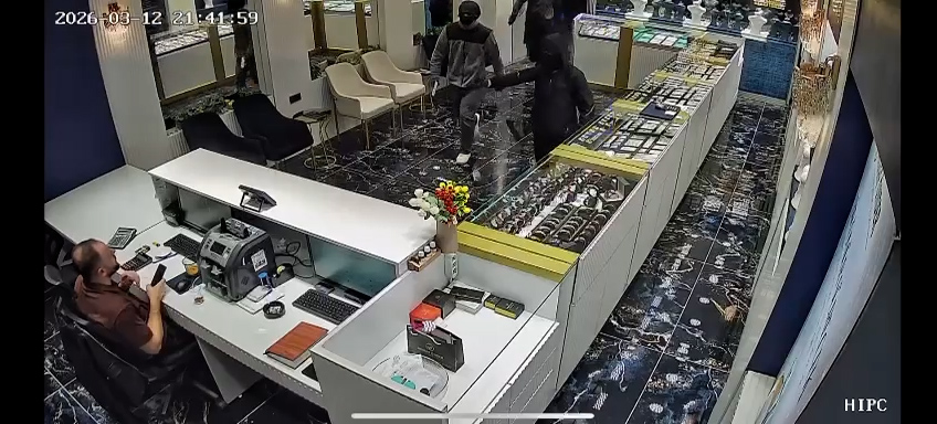 Konyada Kuyumcu, soygunu çay kazanını fırlatarak önlemeye çalıştı