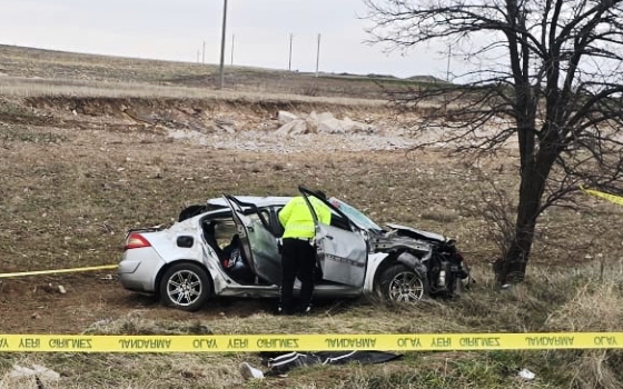Bayram tatili yolunda kaza: Baba öldü, eşi ile 4 oğlu yaralandı