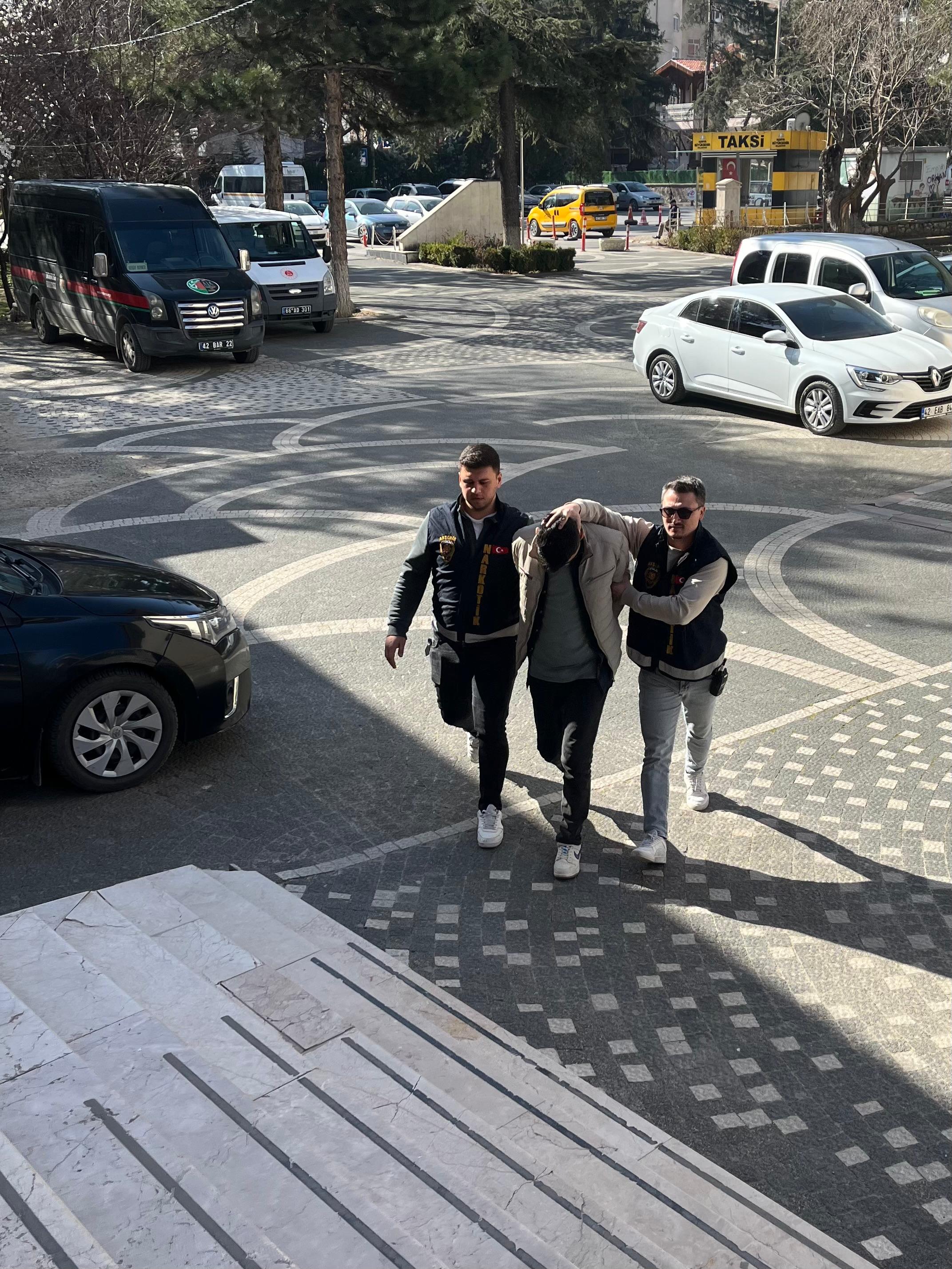 KONYA POLİSİNDEN İKİ AYRI OPERASYON: KAÇAK SİGARA VE UYUŞTURUCUYA DARBE