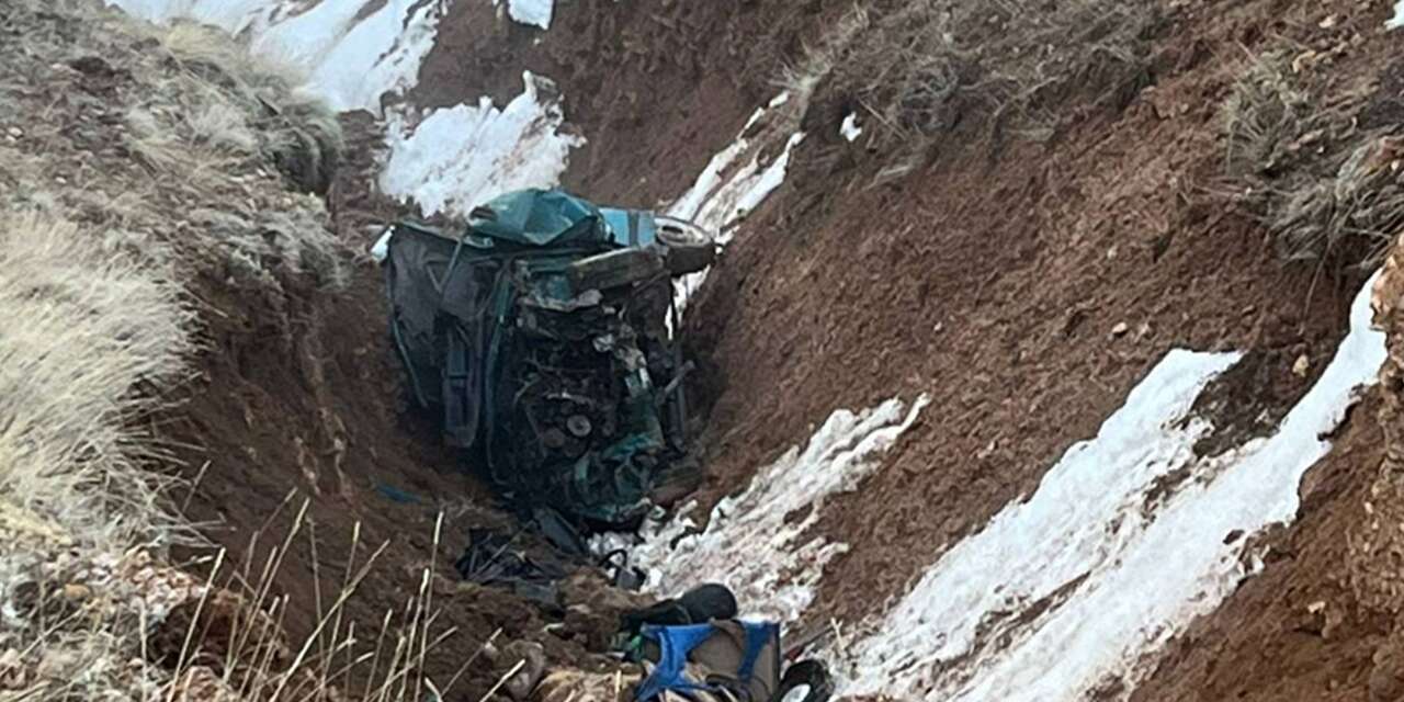 Otomobil şarampole yuvarlandı: 2 ölü, 2 ağır yaralı