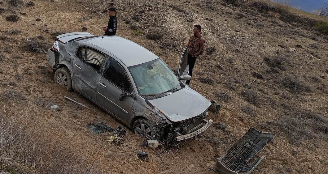 Seydişehir-Konya Yolunda Korkutan Kaza: Otomobil Şarampole Devrildi