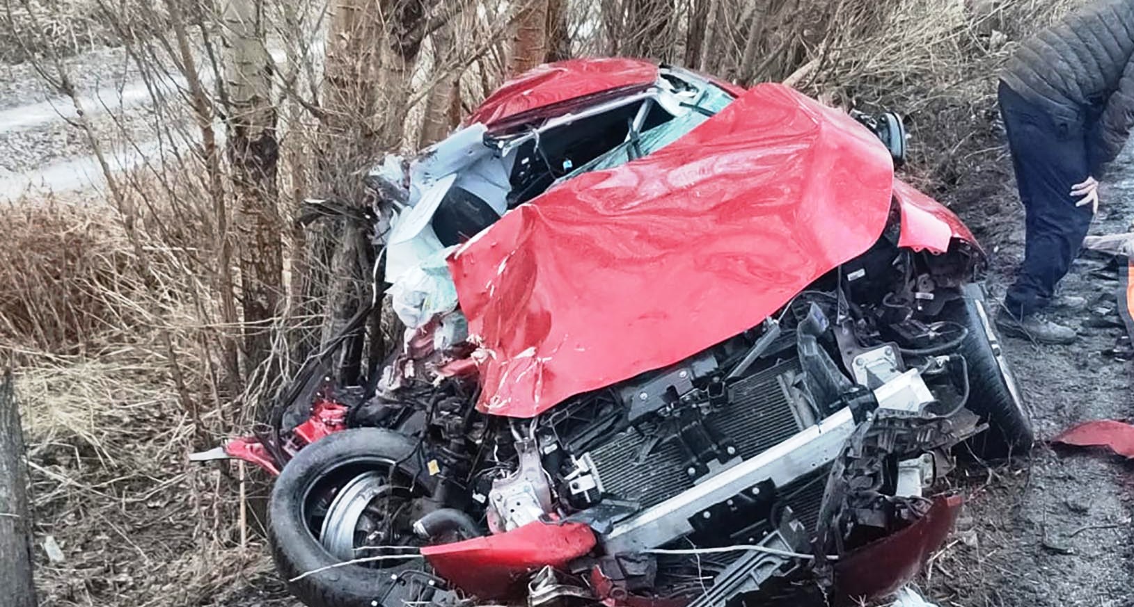 Erzurumda Otomobil, şarampole uçtu: 2 ölü, 5 yaralı