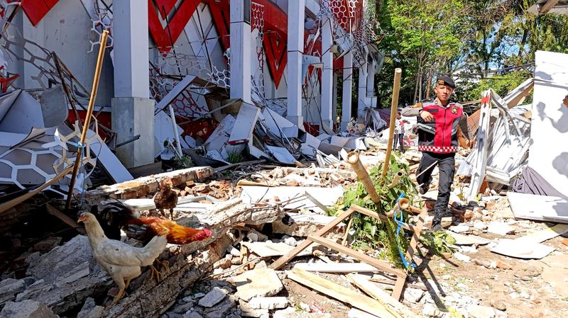 Endonezya açıklarında 7.4 büyüklüğünde deprem