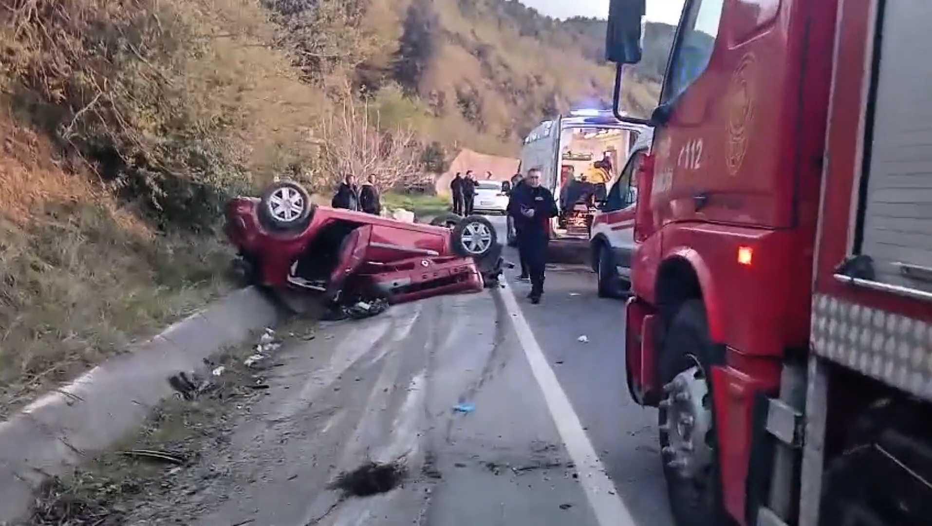 Ormancıları taşıyan otomobil takla attı: 3 yaralı