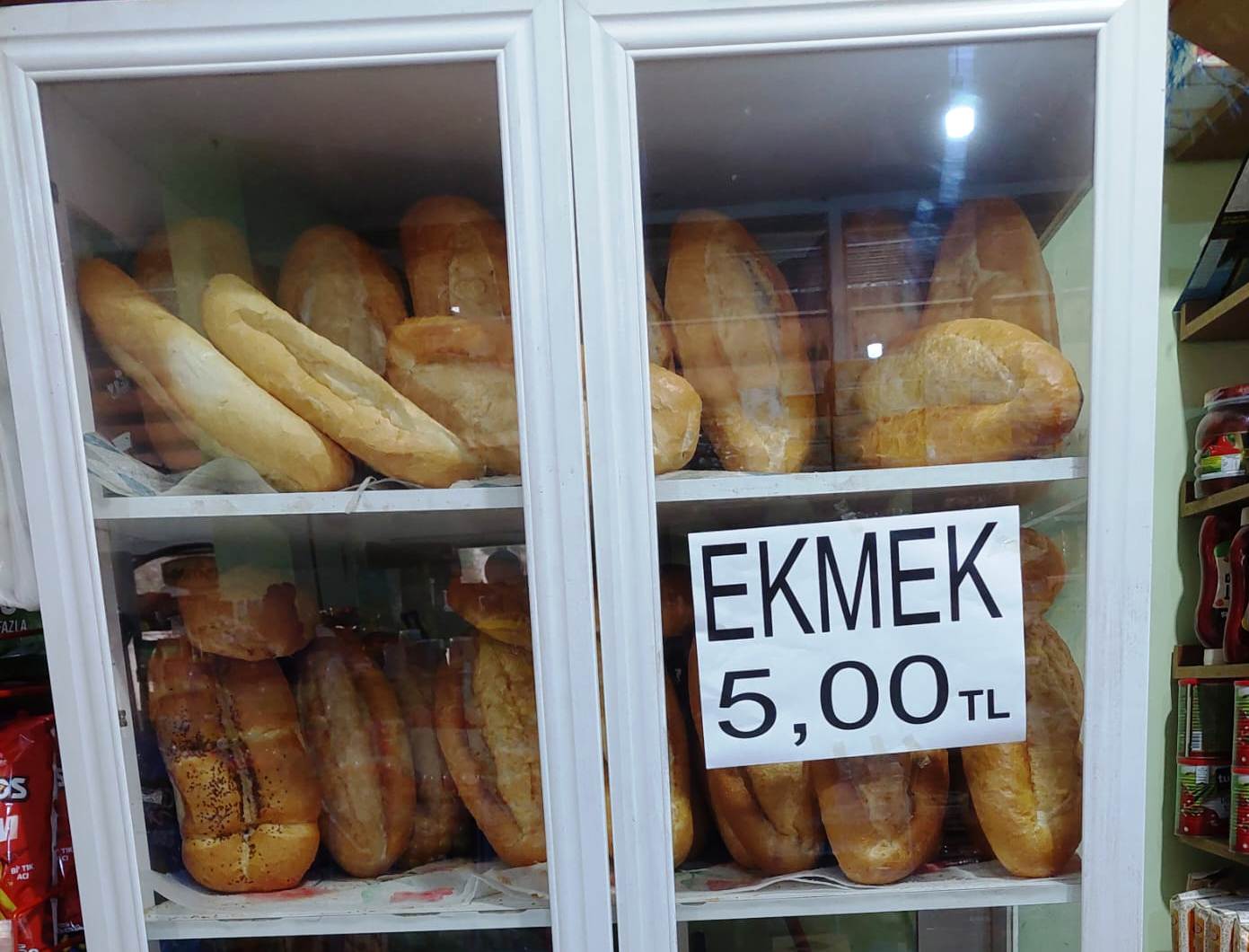 SEYDİŞEHİR’DE EZBER BOZAN KAMPANYA: ZARARINA EKMEK SATIŞI!