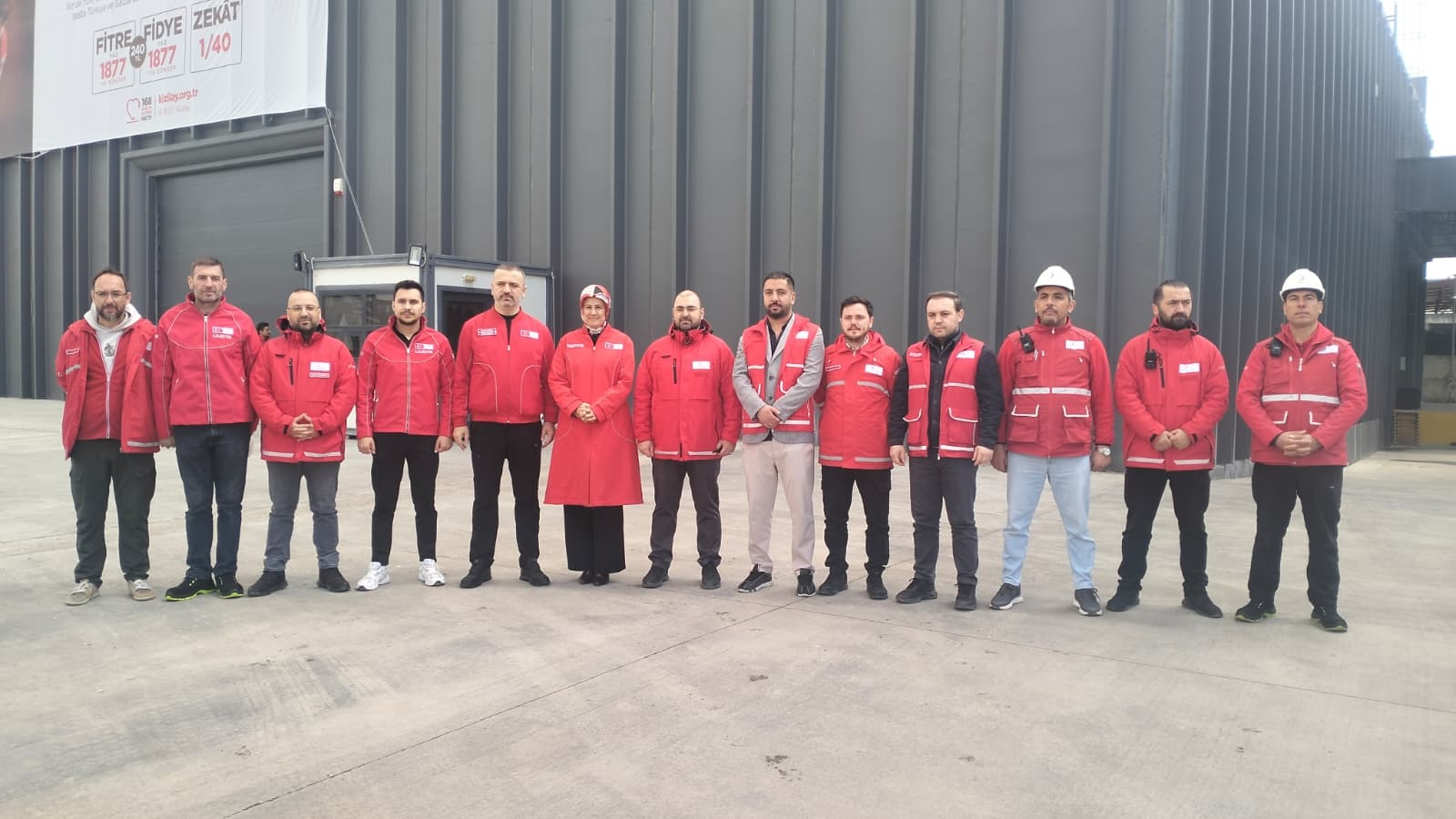 Türk Kızılay'dan, İran'a 4 TIR insani yardım