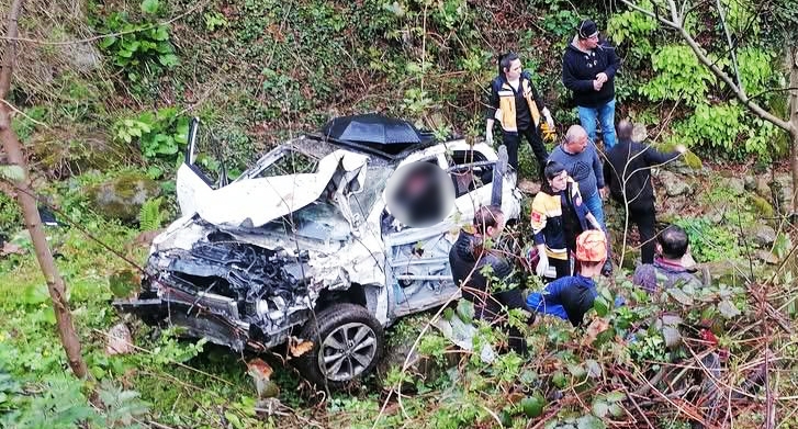 Orduda Otomobil uçuruma yuvarlandı; baba ve kızı hayatını kaybetti