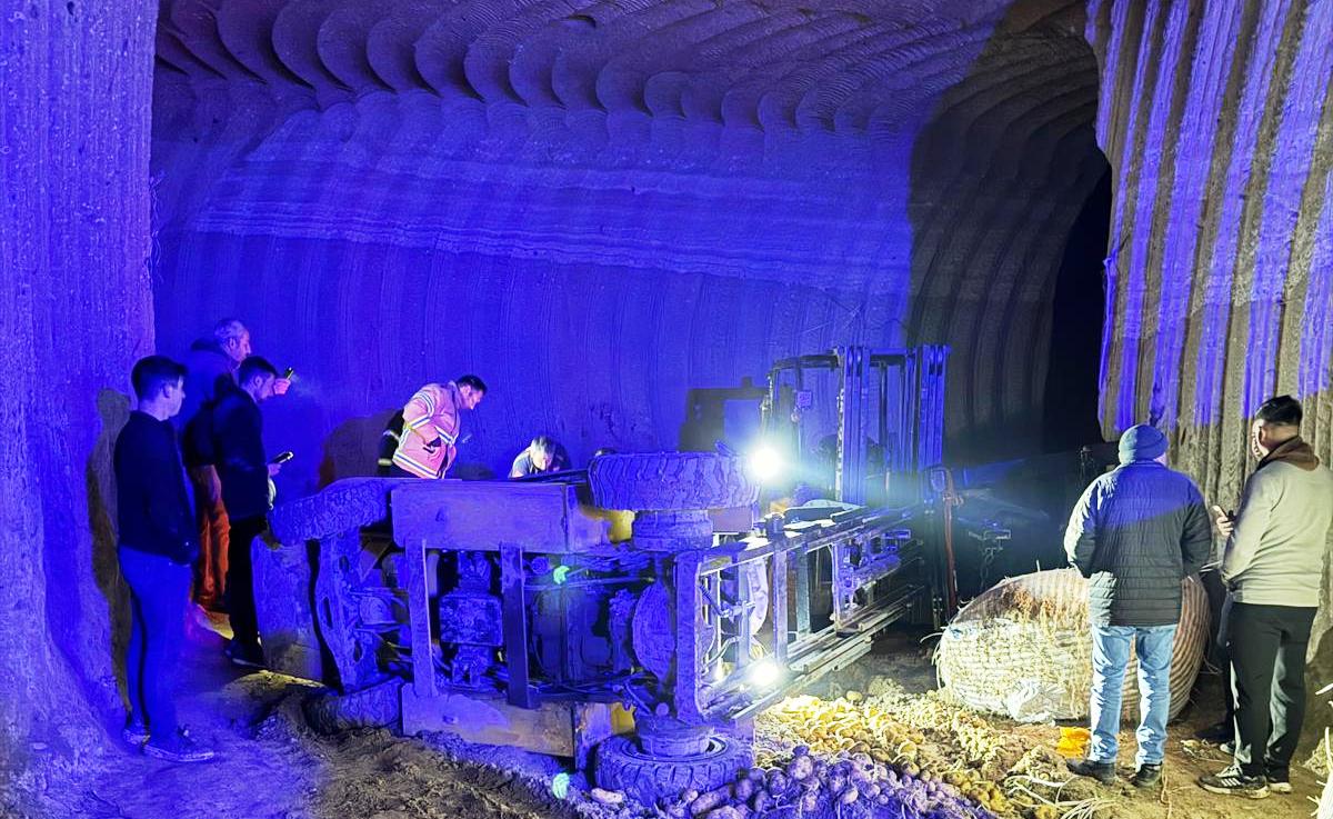 Patates deposunda devrilen forkliftin operatörü öldü