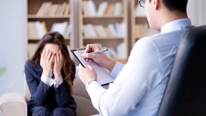 Türkiye'de Her 100 Kişiden 17'si Ruhsal Bozuklukla Yaşıyor: "İlk Adımı Atmak En Zor Olanı"