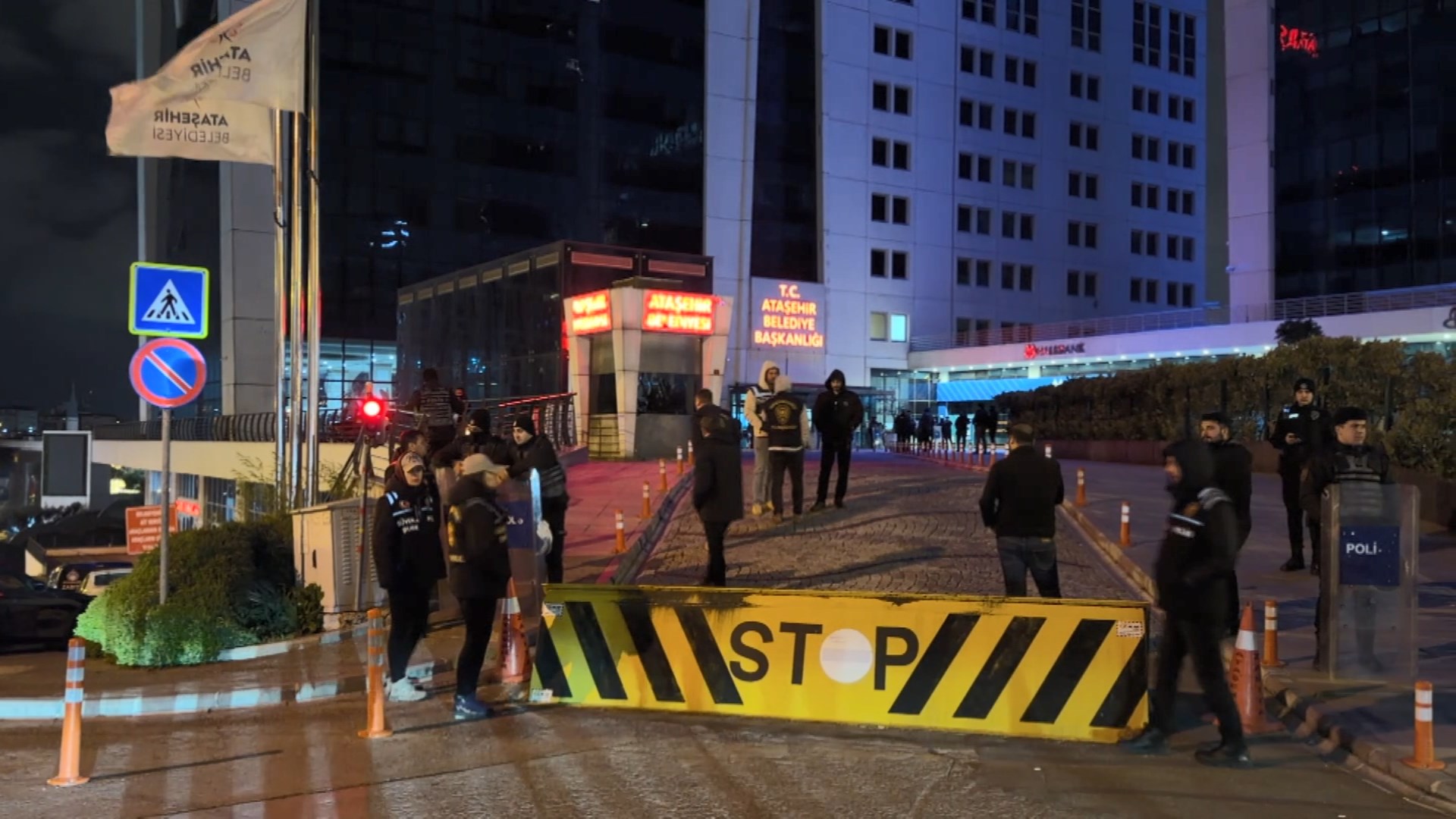 Ataşehir Belediyesi'ne operasyon: Başkan Adıgüzel ve 17 şüpheli gözaltında 