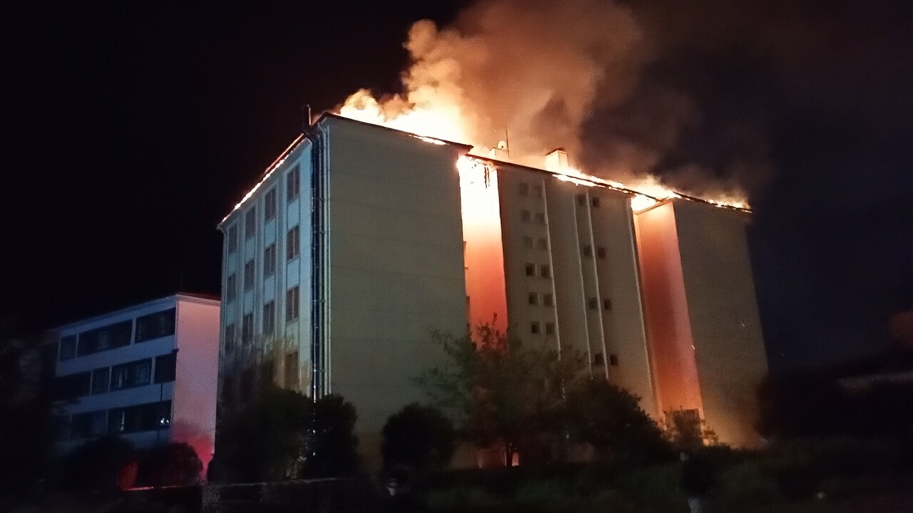 Aydın’da fen lisesi pansiyonunda yangın: 46 öğrenci tahliye edildi -