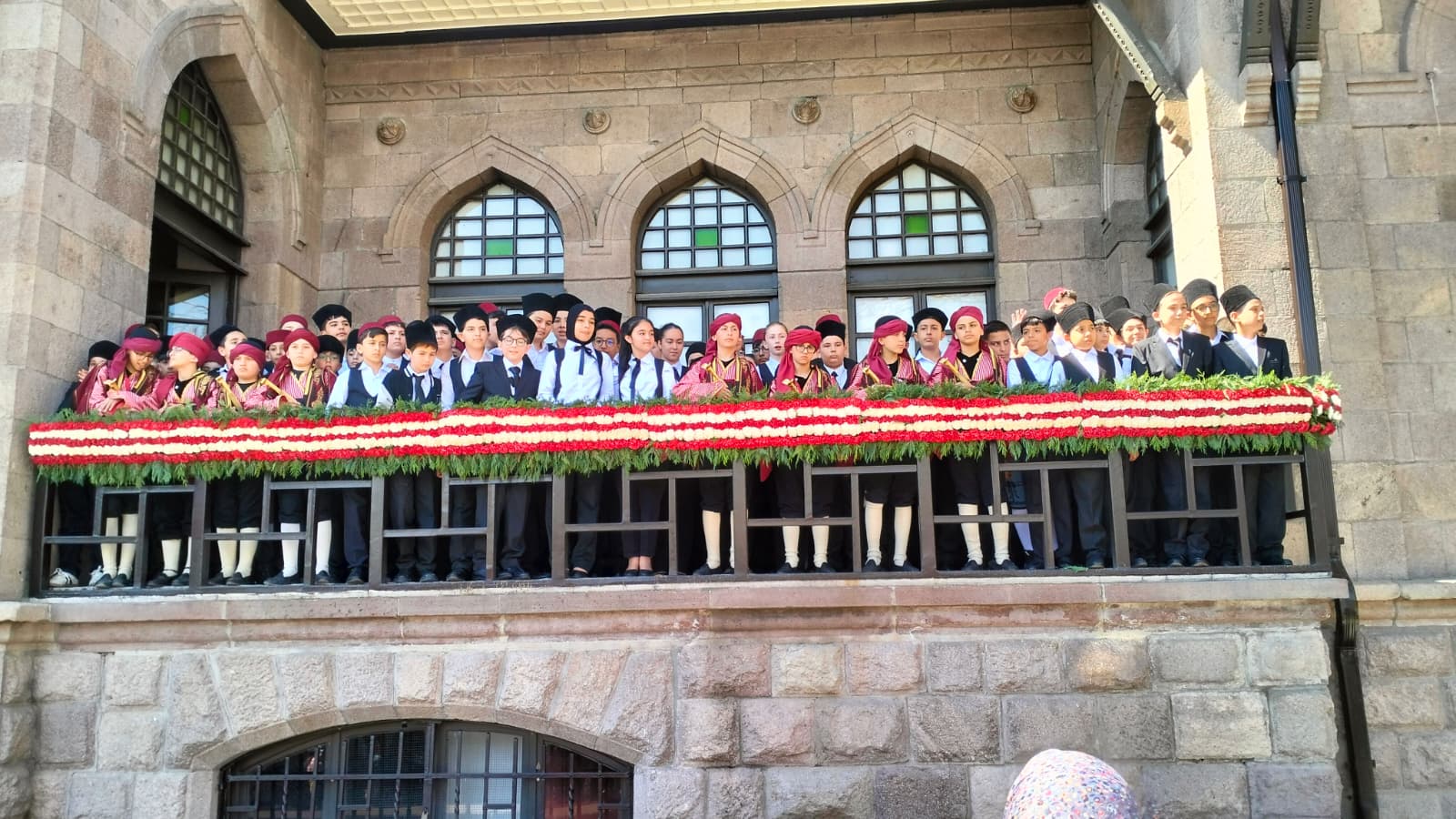 Ankara- Bakan Tekin, öğrencilerle 1'inci TBMM'ye yürüdü