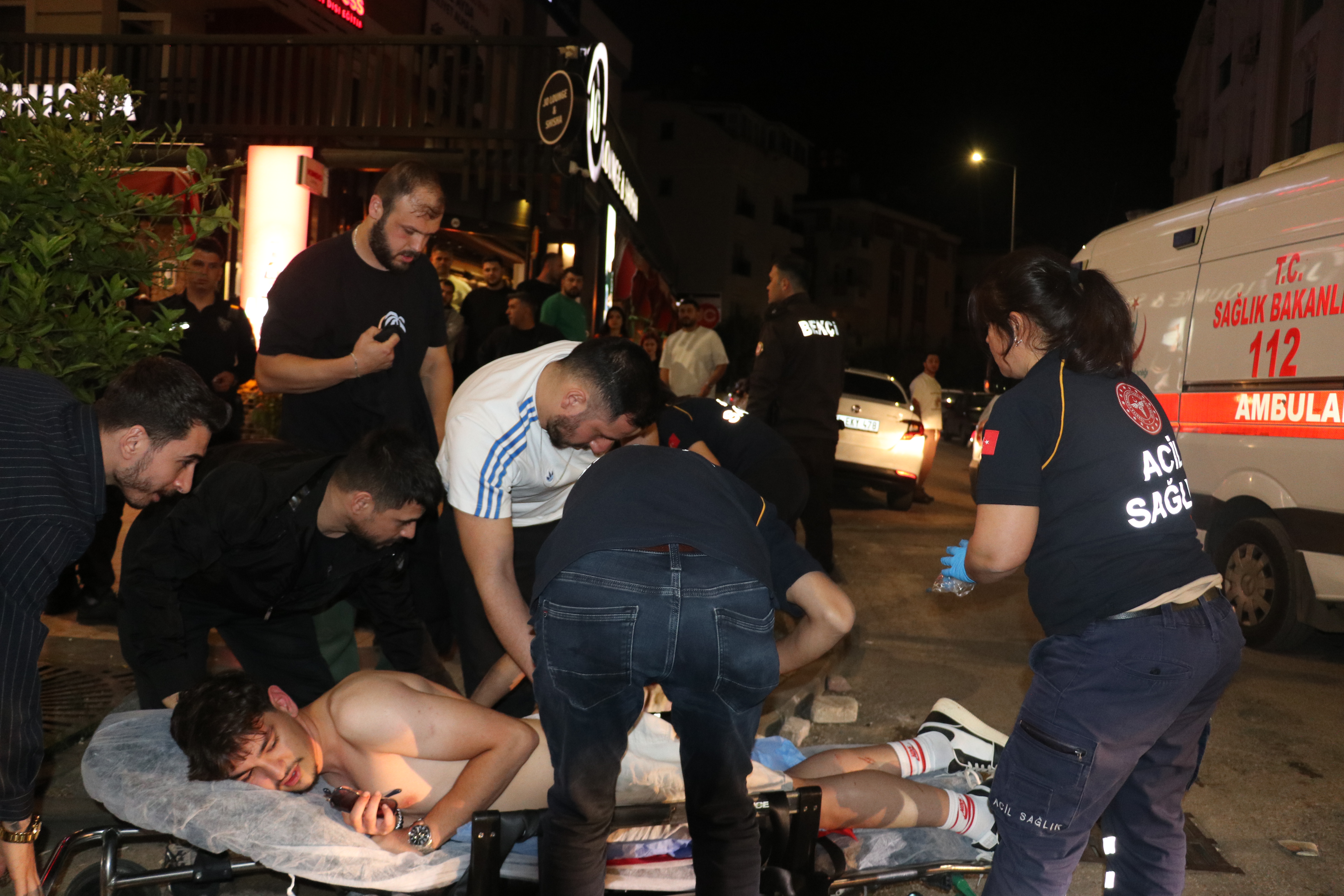 Antalyada Derbi sonrası kutlama yapan Galatasaray taraftarı bıçaklandı