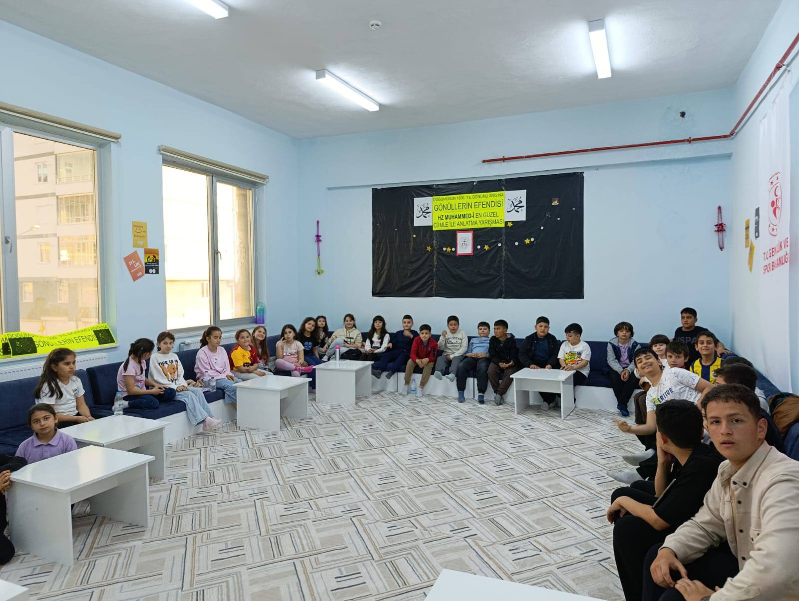 MİNİK YÜREKLER PEYGAMBER SEVGİSİNİ KELİMELERE DÖKTÜ!