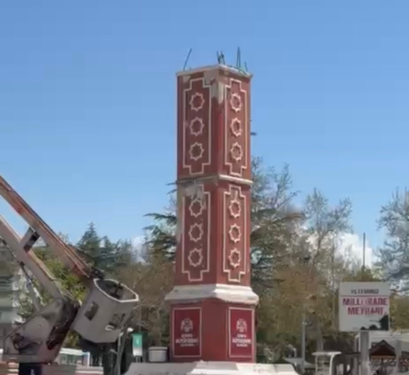 Seydişehir Saat Kulesi’nde Bakım Zamanı: Saatler Yenilenmek Üzere Söküldü