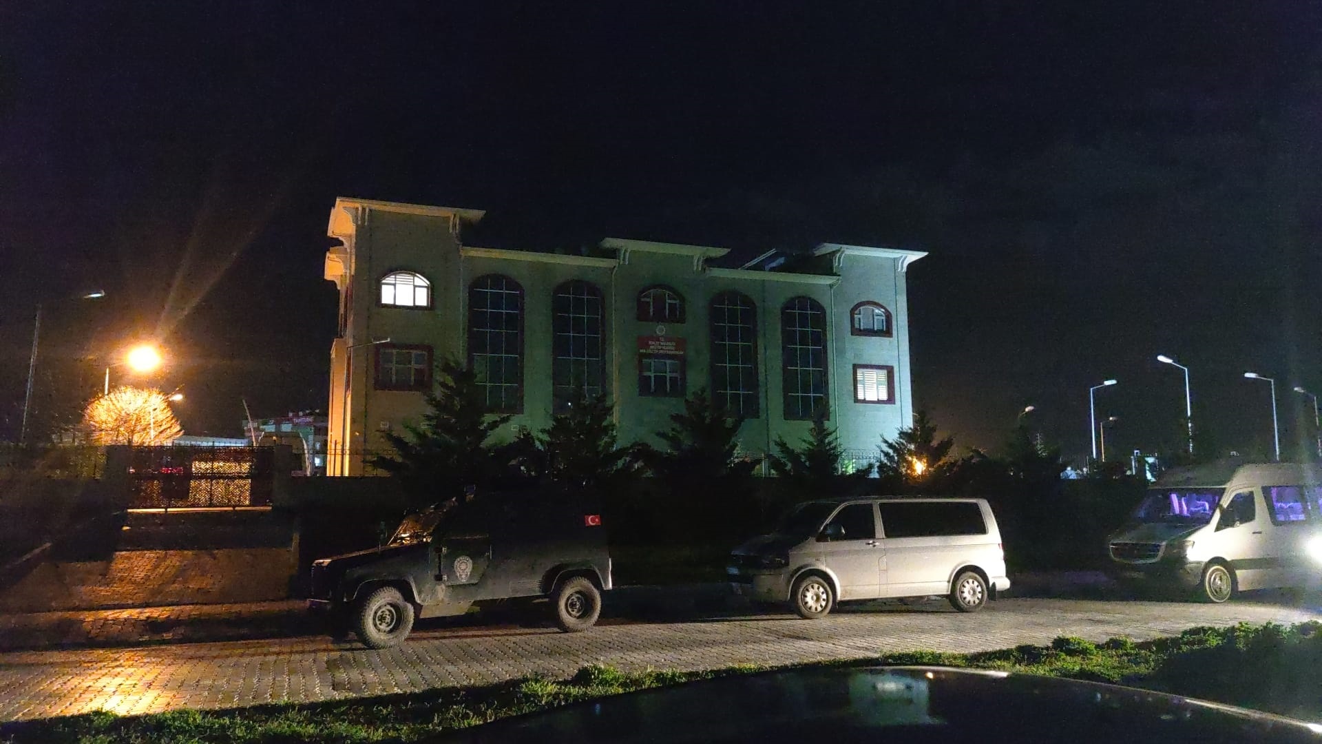 "Van’da 4 yaşındaki iki kuzen sokak köpeklerinin saldırısına uğradı: 1 çocuk hayatını kaybetti, 1’i yaralı"