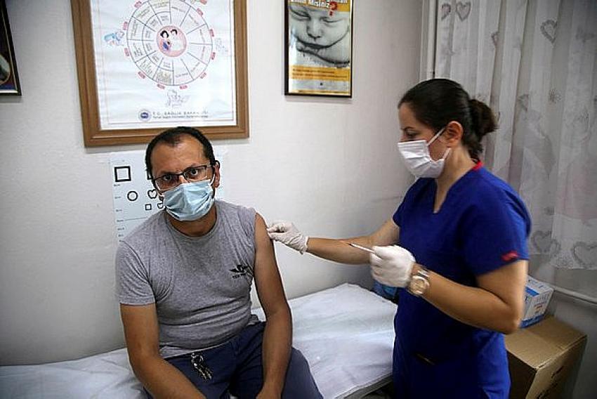 884 bin kişiyle aşının güvenliği ispatlandı! mRNA aşıları güvenli