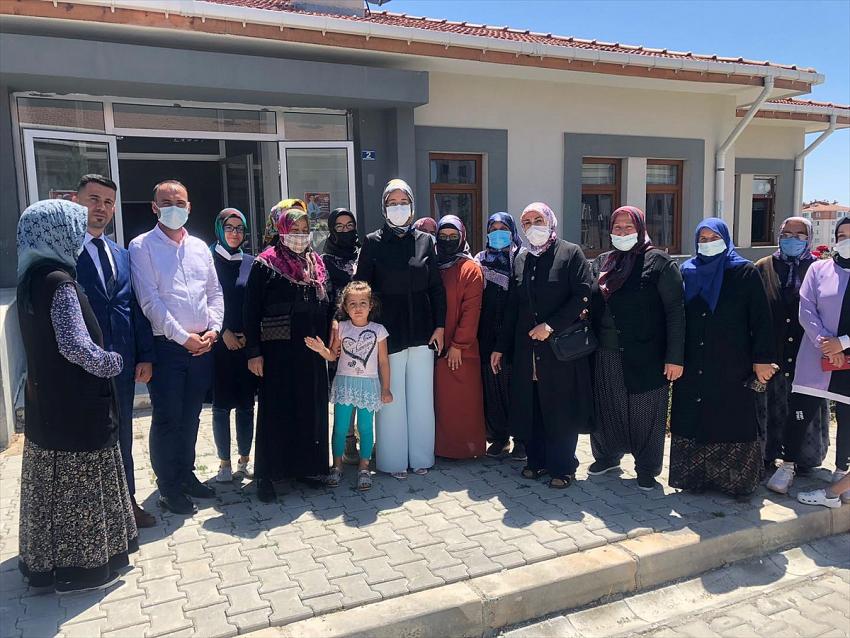 AK Parti Konya Milletvekili Gülay Samancı, Beyşehir'de mahalle sakinleriyle buluştu