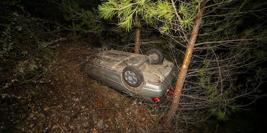 Antalya  yolunda uçuruma yuvarlanan otomobilin sürücüsü kazayı hafif sıyrıklarla atlattı