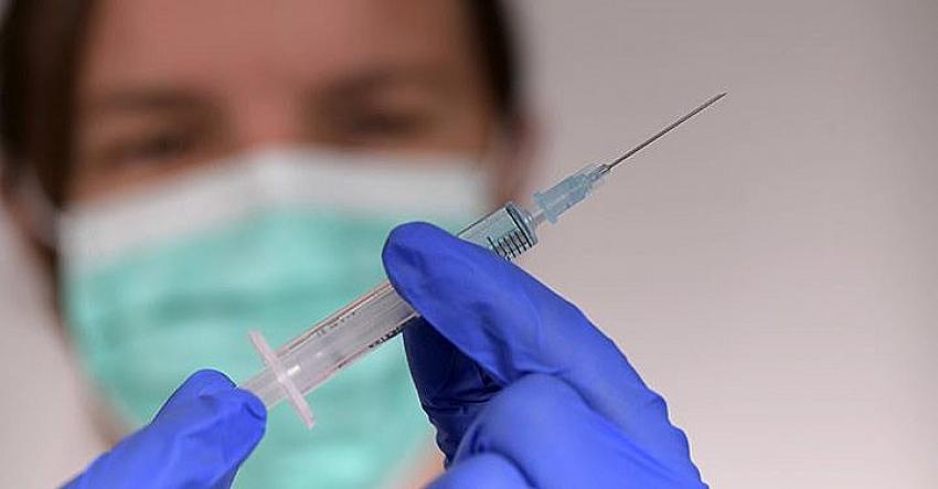 Aşı randevularında yaş sınırı 25'e indi