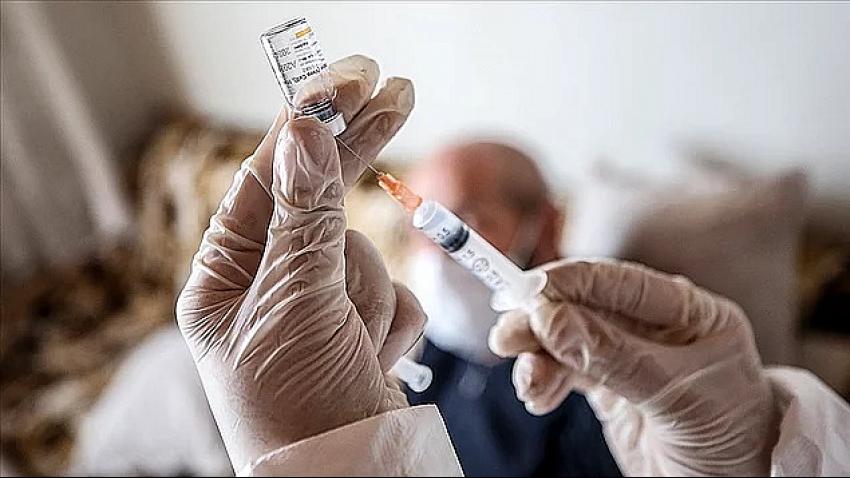 Bakan Koca duyurdu: Aşılamada sıra 55 yaşından büyüklere geldi