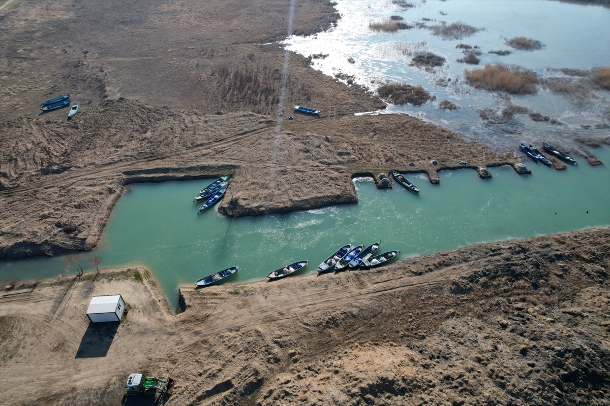 Beyşehir Gölü'nde balıkçılar havadan ve karadan denetleniyor