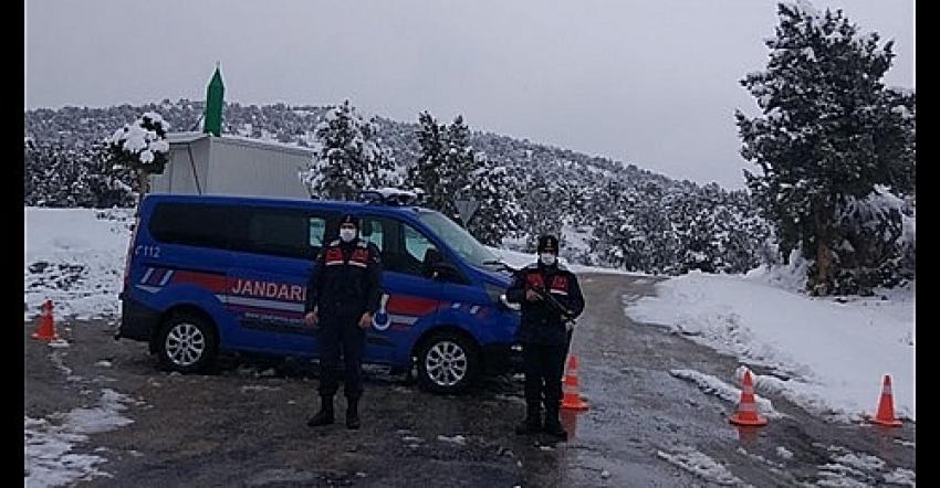 Bozkır’da bir mahalle mutasyonlu virüs nedeniyle karantinaya alındı.