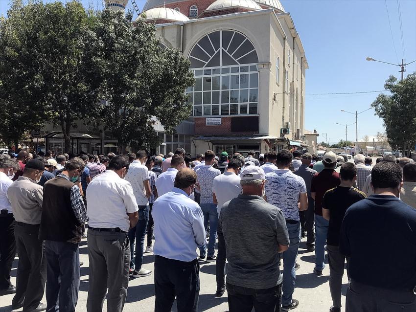 Büyükşen çifti cinayetinde "yardım ve yataklık" suçlamasıyla tutuklu olan Mustafa Okşen'in cenazesi defnedildi