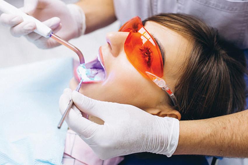 Diş Beyazlatma Ne Kadar Sürede Yapılır?