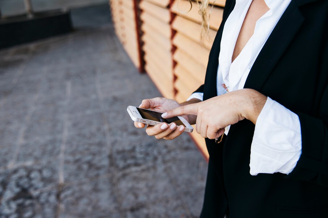 Gizliliğinizi Koruyun: iyisms.com ile Güvenli SMS Onay ve Sanal Numara Hizmetleri