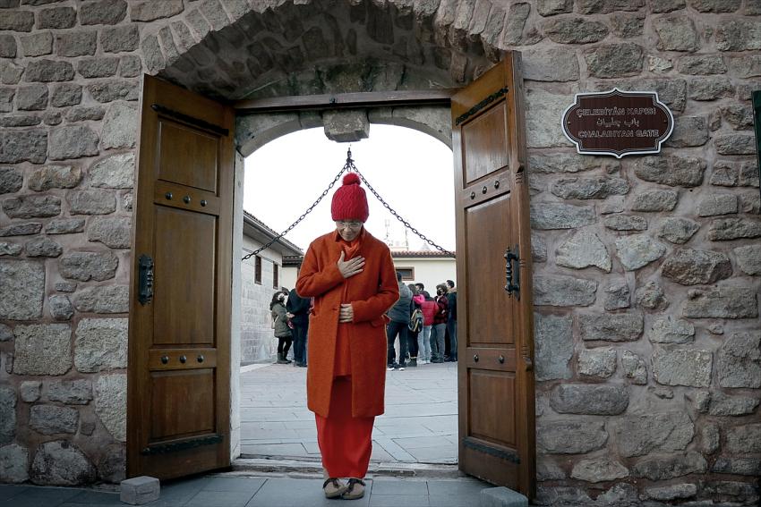 Gördüğü rüyayla Türkiye'ye yerleşen keşiş, Mevlana'ya duyduğu muhabbeti anlattı