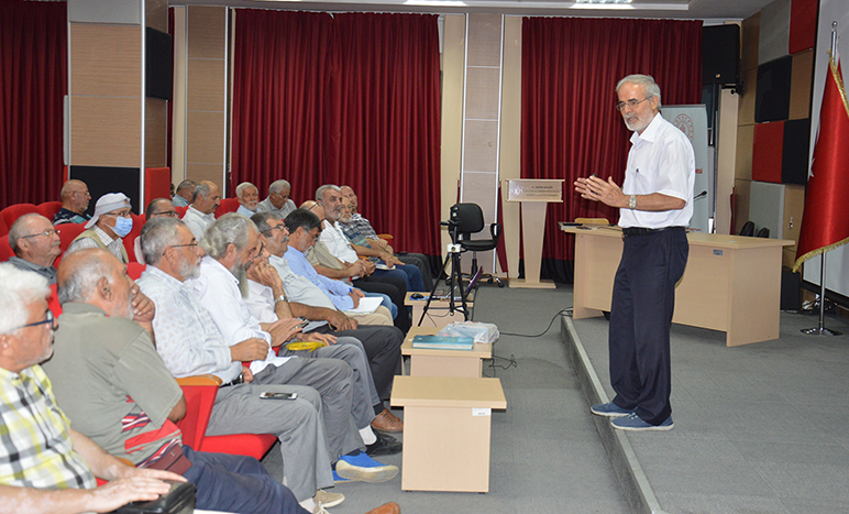 Konya Aydınlar Ocağı’nda Konuşan Kavaklı: İslâmiyet ilim dinidir, cehaletle ilgisi yoktur